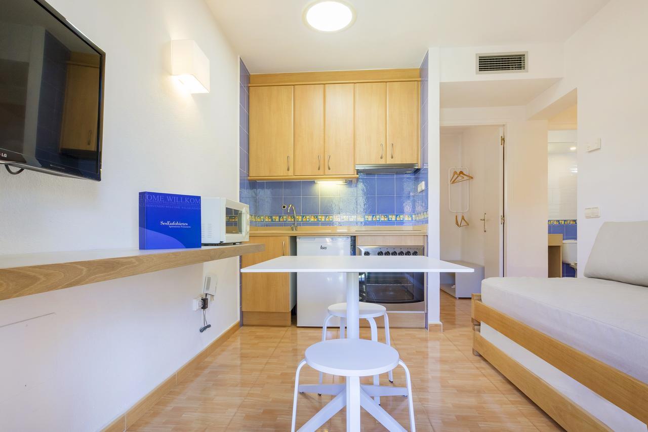 Ses Eufabietes Apartments & Restaurant プラヤ・ミジョーン エクステリア 写真