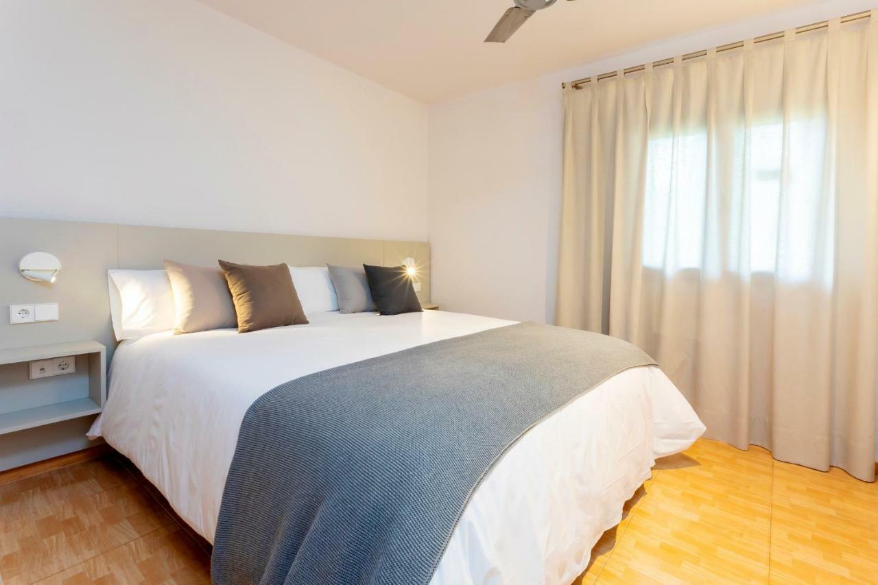 Ses Eufabietes Apartments & Restaurant プラヤ・ミジョーン エクステリア 写真